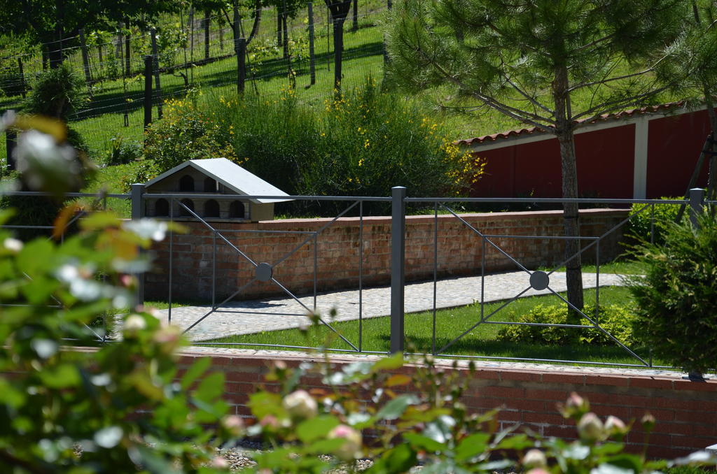 Отель Cascina Castagneto Castell'Alfero Экстерьер фото